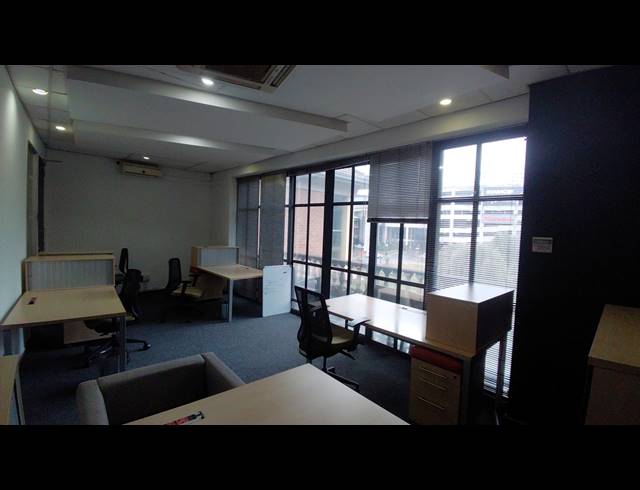 46M² OFFICE TO LET IN FOURWAYS